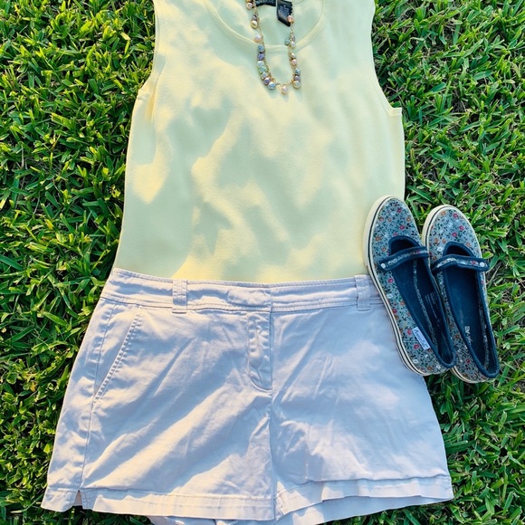 New York & Company Khaki Shorts Size 8 - Picture 7 of 9